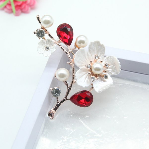 Top-Grade Engraving Conch Crystal Plum Brooch